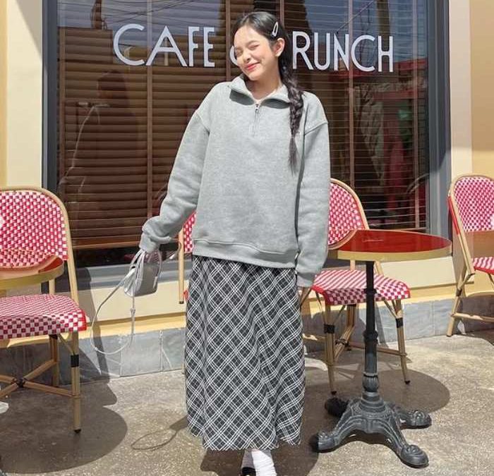 Cách mix chân váy kẻ caro