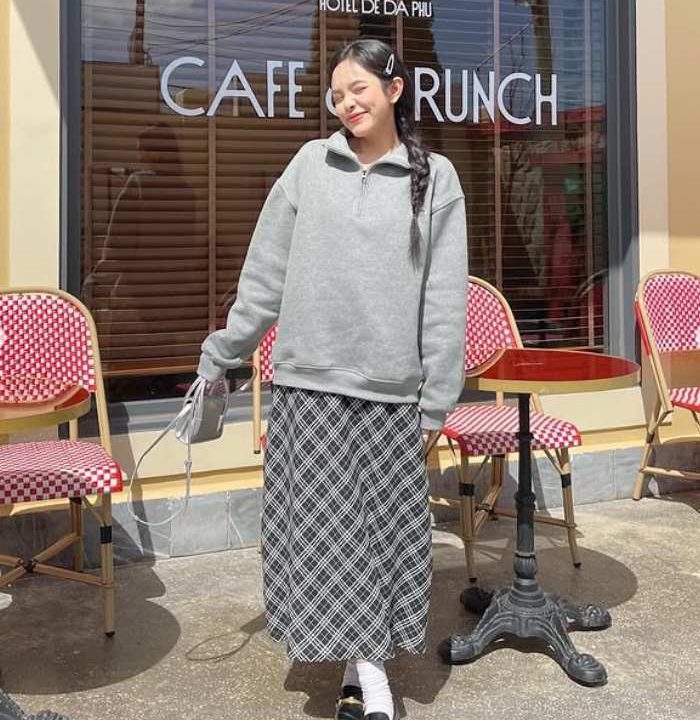 Cách mix chân váy kẻ caro