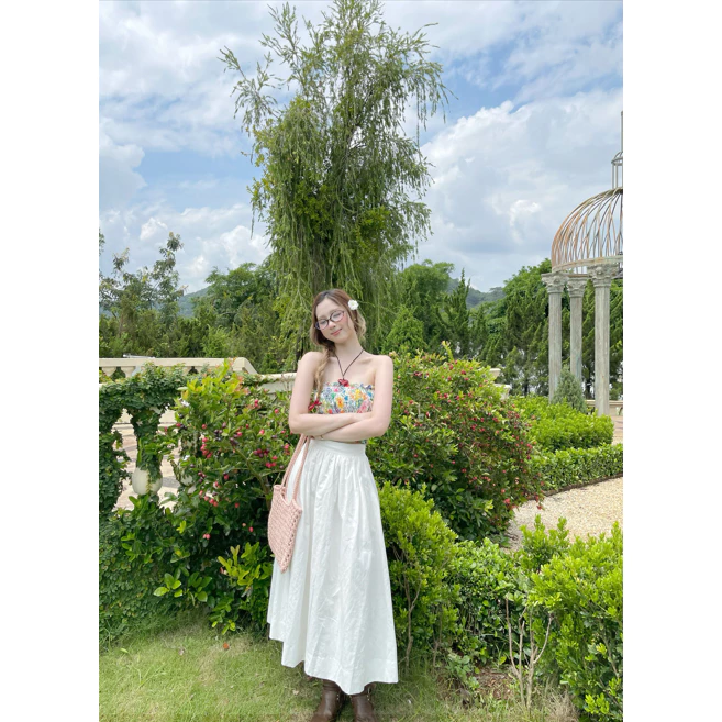 chân váy trắng dài