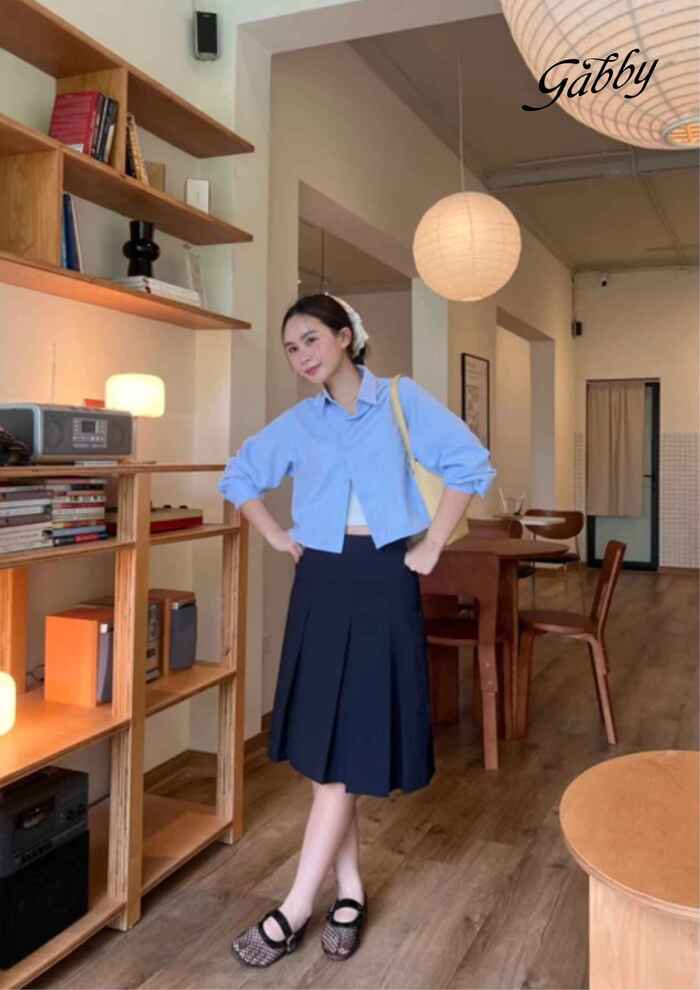 chân váy xếp ly dài xanh