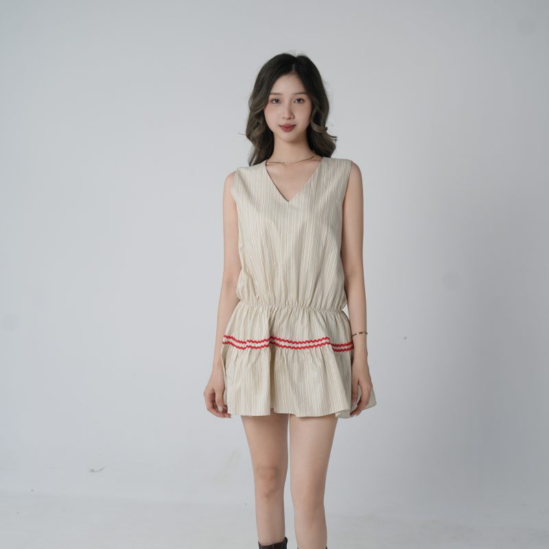 Đầm cổ V tay cánh 1