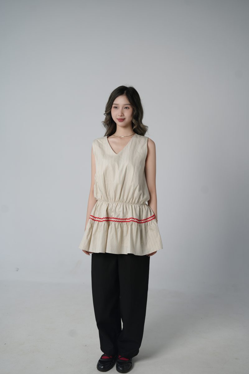 Đầm cổ V tay cánh 3